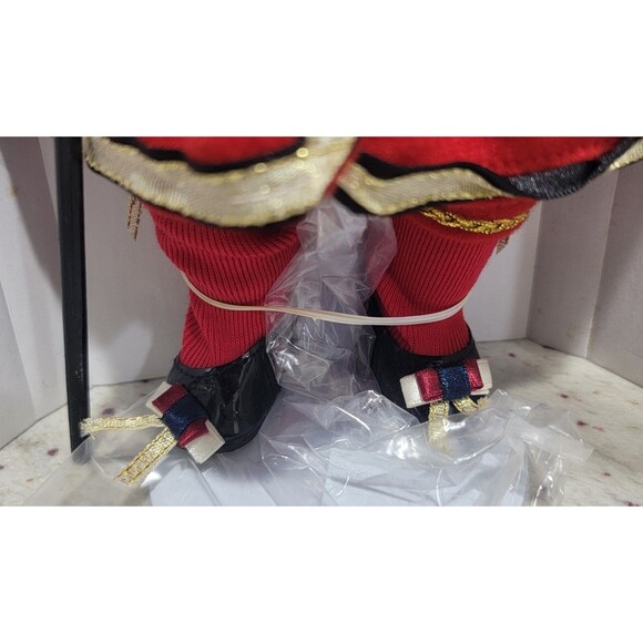 NEW Beefeate Tower of London Guard Soldier VTG Leonardo Collectio Porcelain Doll - Picture 9 of 14